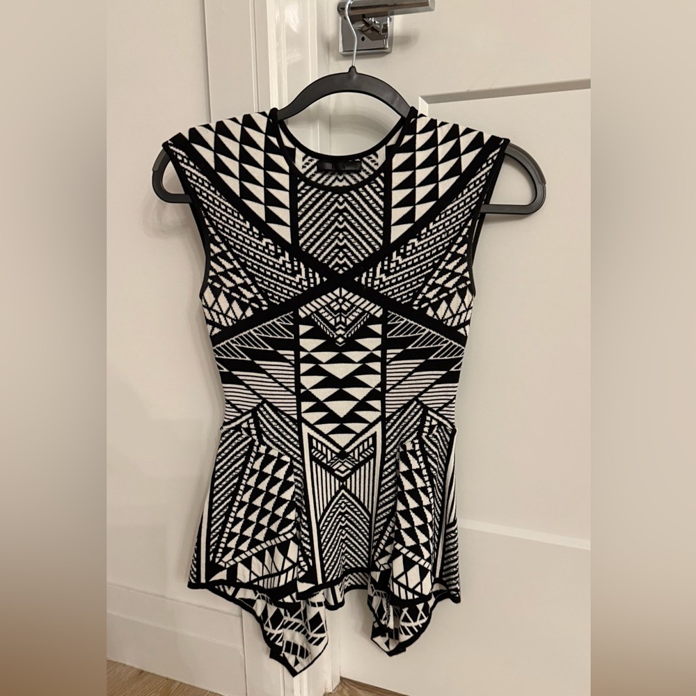 RVN Stunning Knit Black & White Peplum Geometric Top Size Small Pre-Loved